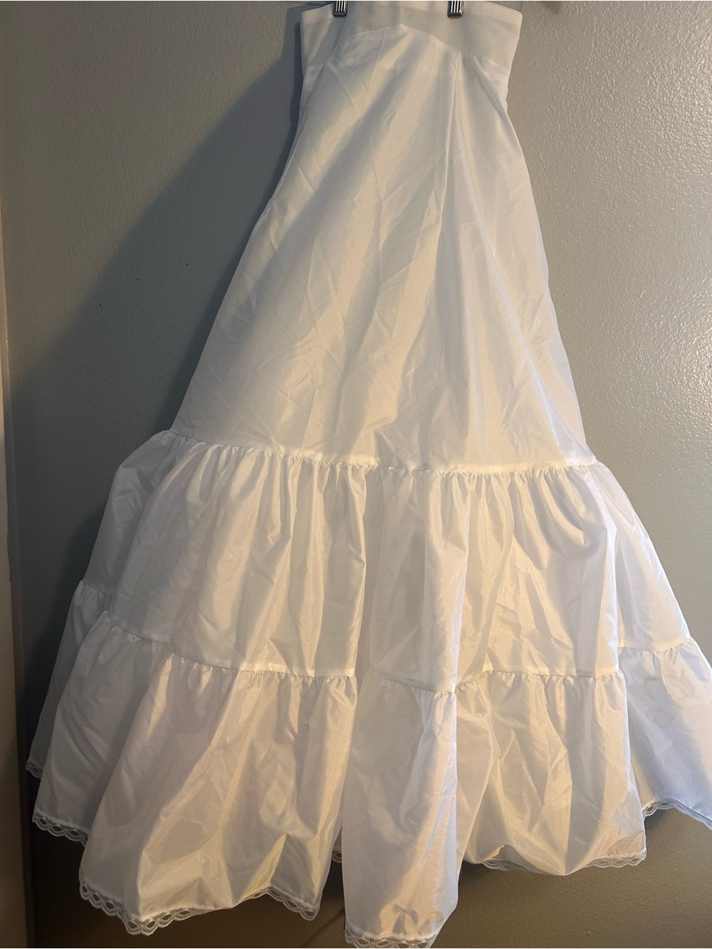 David’s Bridal White high wasted crinoline in Sz 6. - Picture 1 of 15